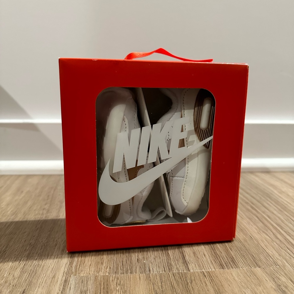 Nike Max 90 crib
